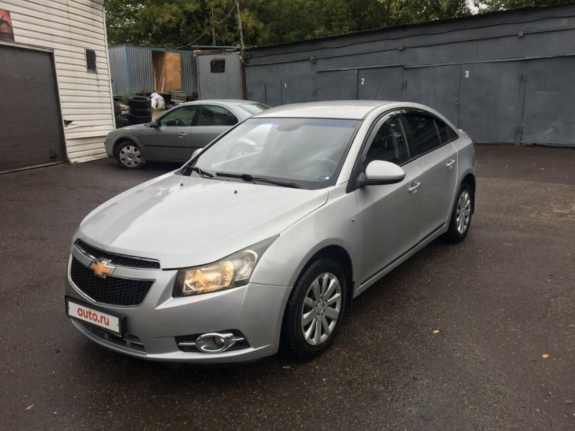 Шевроле Круз серебристый
