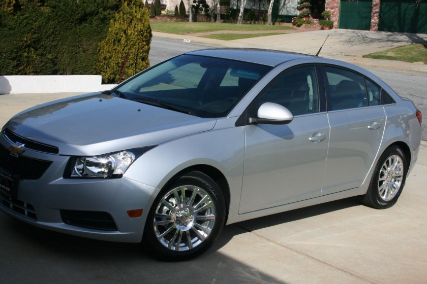 Шевроле Круз серебристый