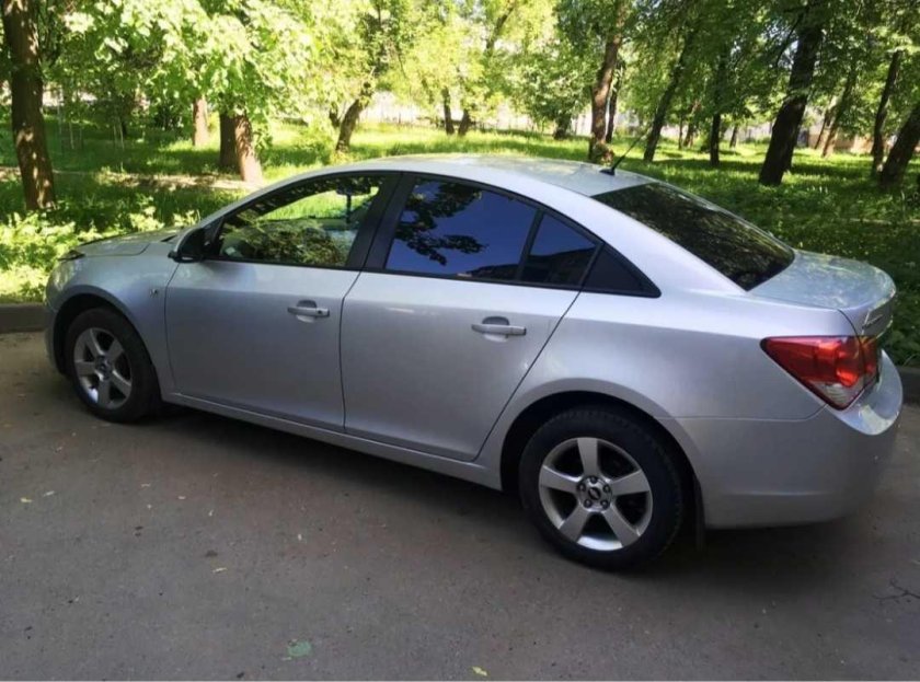 Шевроле Круз серебристый