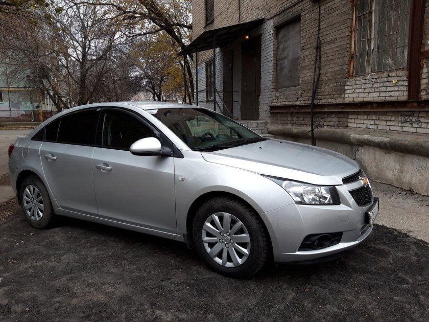 Шевроле Круз 2011 серебристый