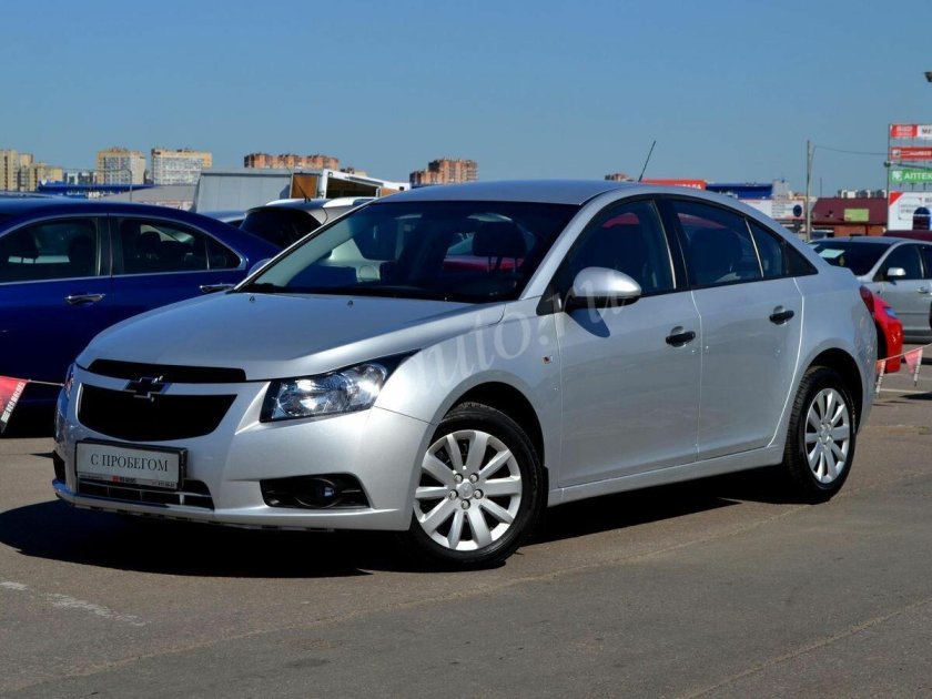 Шевроле Круз седан серебристый 2011