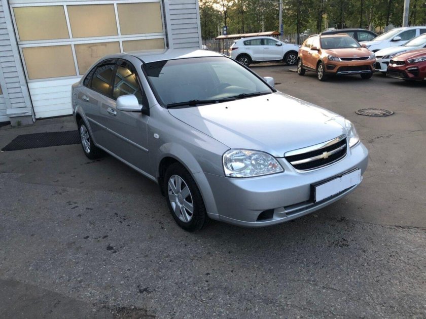 Лачетти седан серебристый