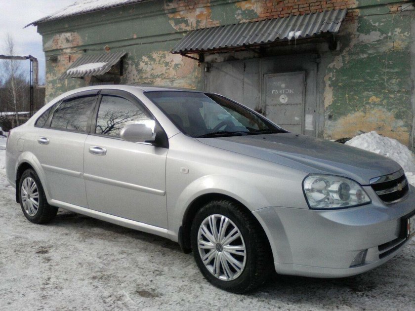 Chevrolet Lacetti седан 1.6 серебристый
