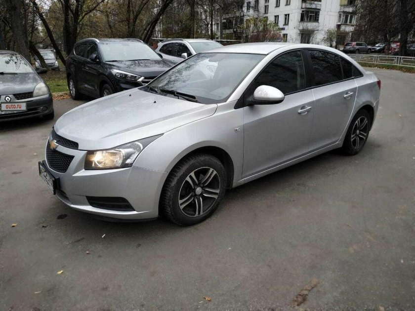Шевроле Круз седан серебристый
