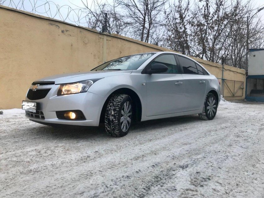 Шевроле Круз серебристый