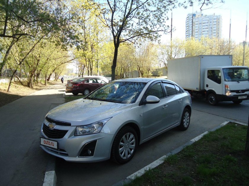 Шевроле Круз серебристый