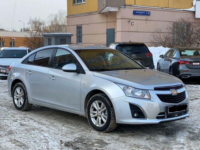 Chevrolet Cruze серебристый