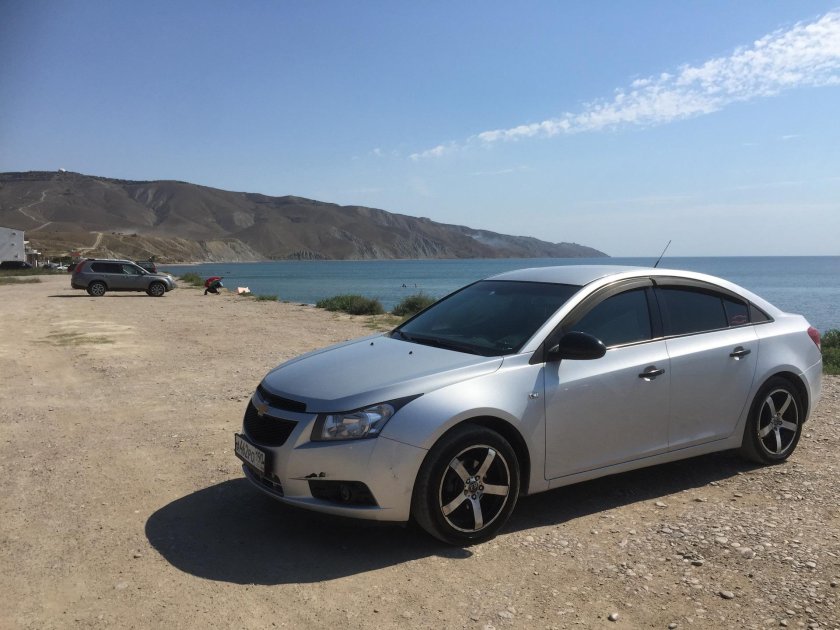 Шевроле Круз серебристый