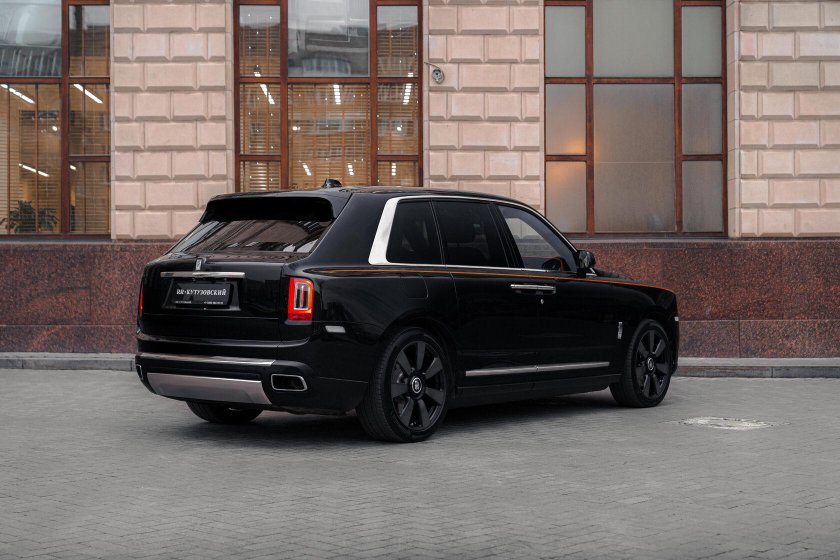 Внедорожник rolls royce cullinan