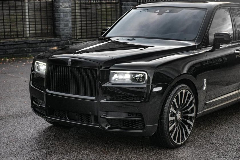 Rolls royce cullinan black badge