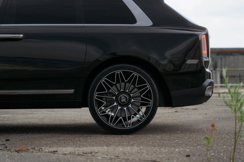 Rolls royce cullinan wheels