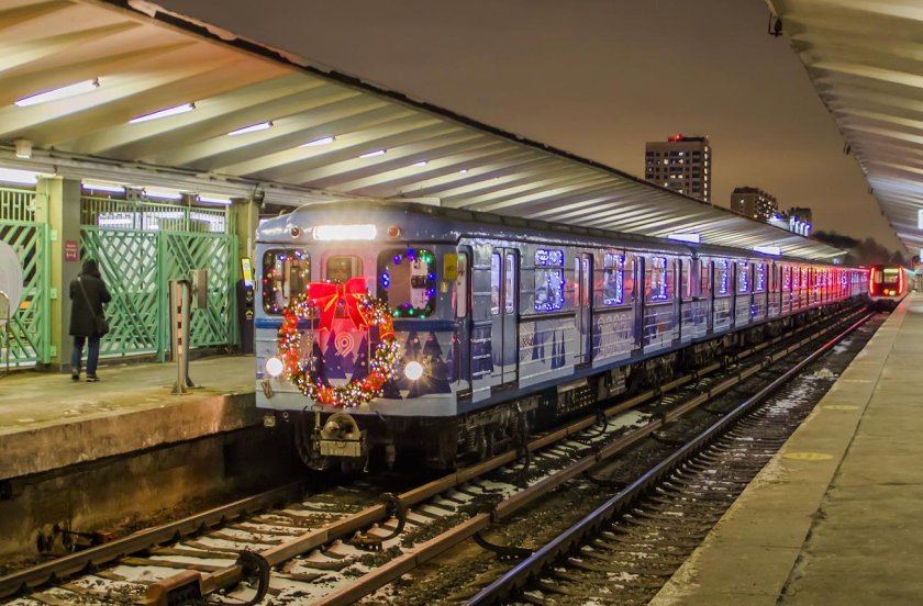 Новогодний поезд еж3