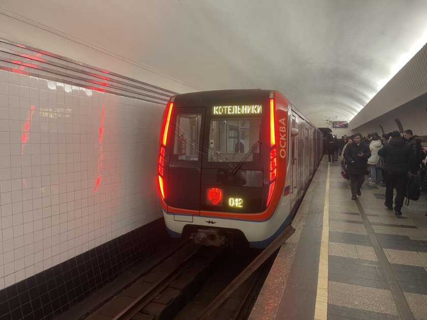 Поезда метро москва