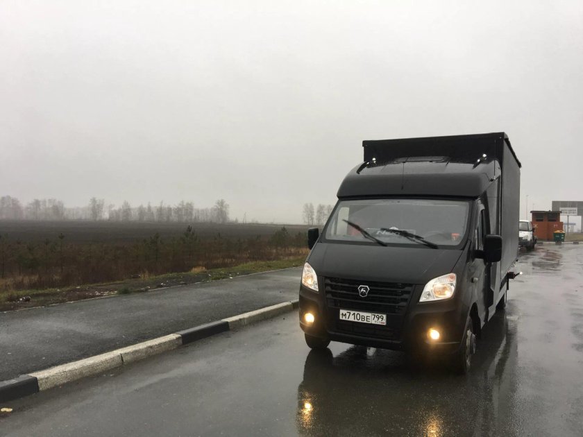 Газель Некст ночью