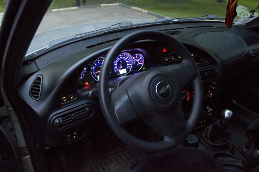 Chevrolet Niva торпеда