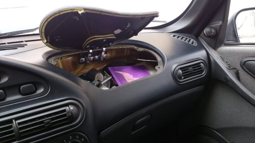 Бардачок на панель Шевроле Нива