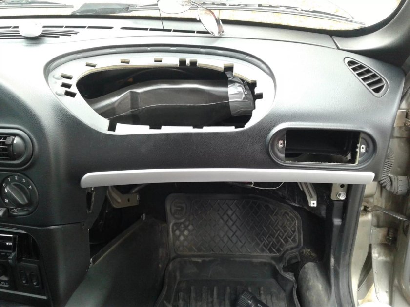 Chevrolet Niva торпеда