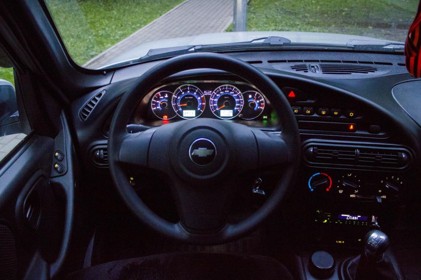 Chevrolet Niva торпеда