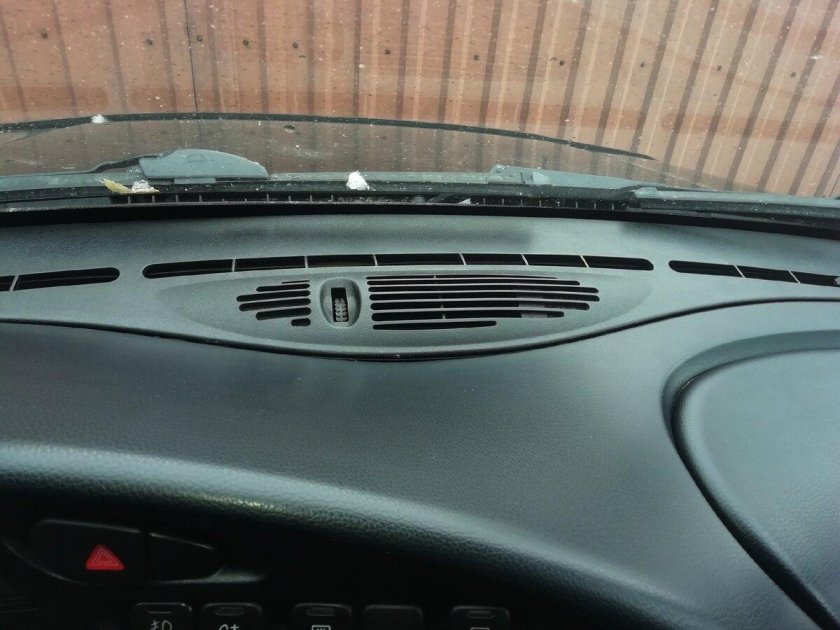 Дефлектор центрального воздуховода Нива Шевроле