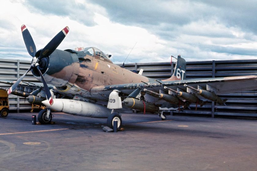 Douglas a-1h Skyraider