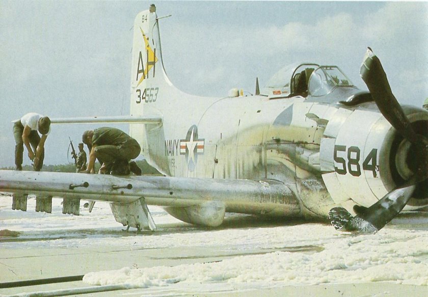 Douglas a-1h Skyraider