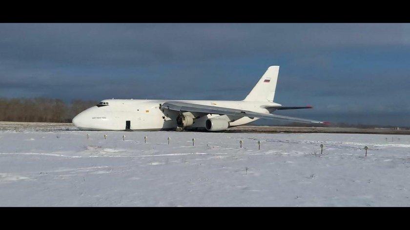 Самолет АН 124 100 Руслан