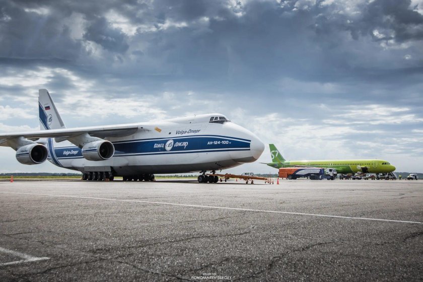 Грузовой самолёт АН-124 Руслан