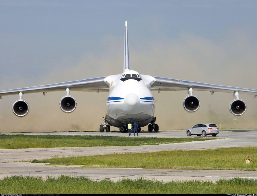 Самолет Руслан АН 124