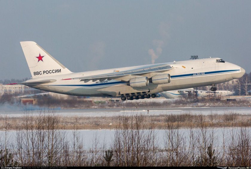 Самолет Руслан АН 124