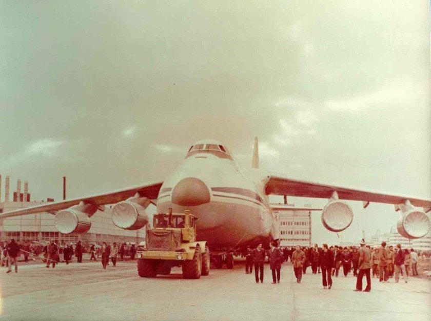 Самолет Руслан АН 124