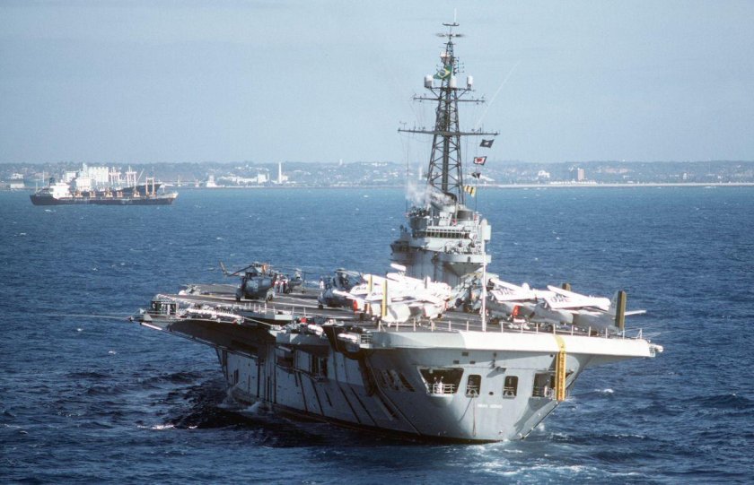 Авианосец фош