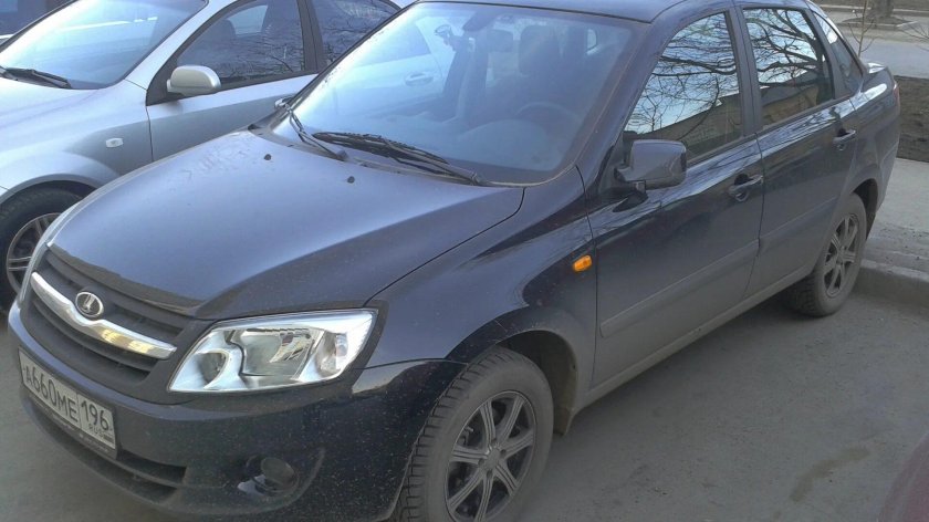 Лада Гранта сине-черный цвет 2013