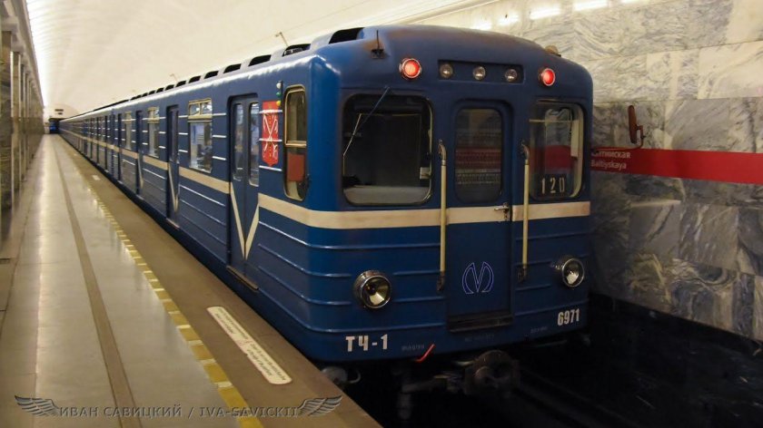 Поезда метро СПБ