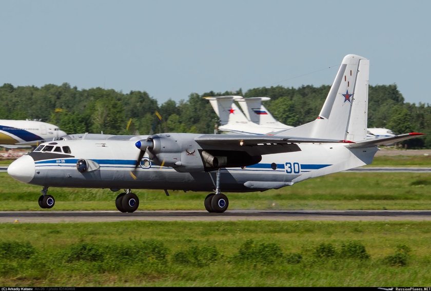 Ан 26 военно транспортный самолет