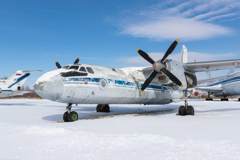 АН 26 кабина