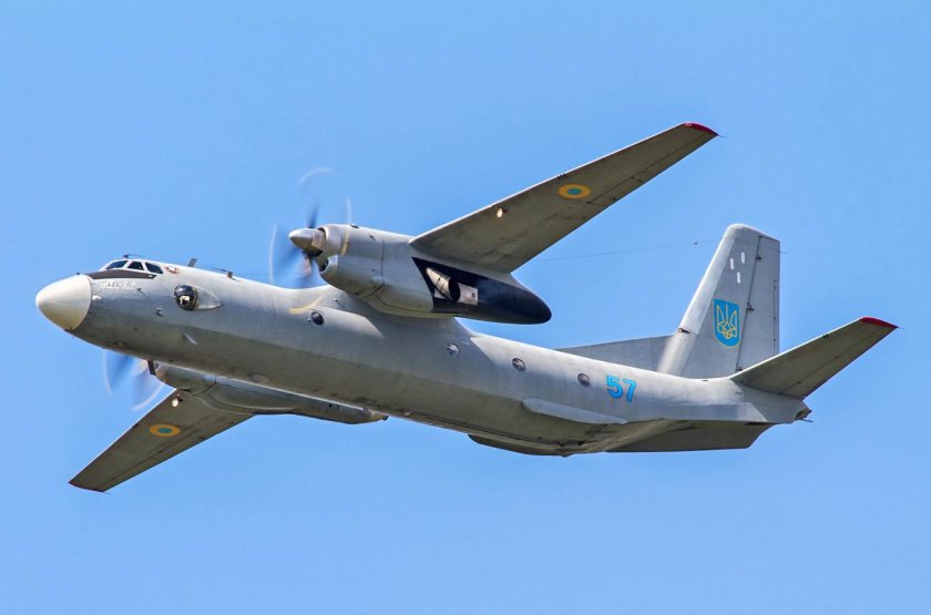 АН-26 военно-транспортный самолёт