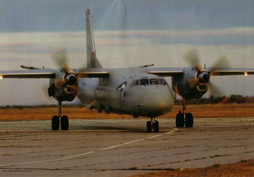 АН-26 военно-транспортный самолёт