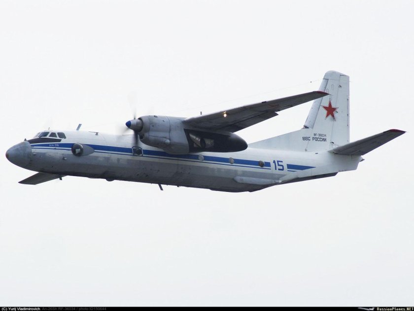 АН-26 военно-транспортный самолёт