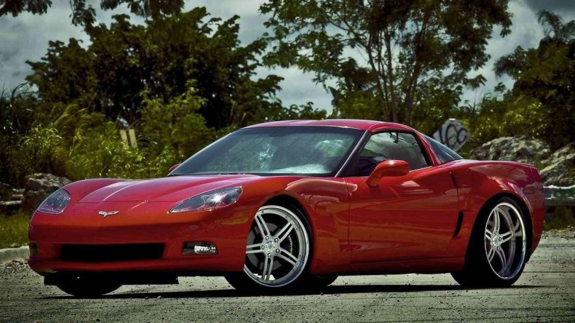 Chevrolet Corvette красный