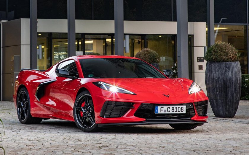 Chevrolet Corvette красный