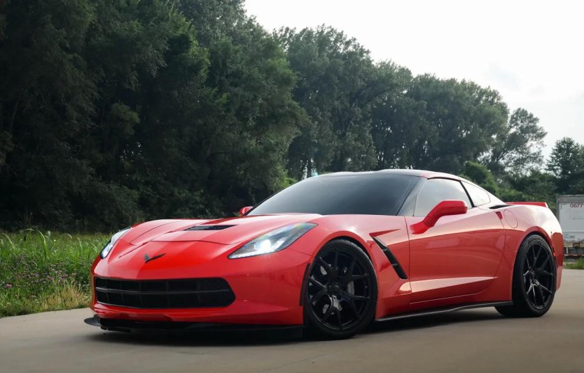 Chevrolet Corvette c7 красный