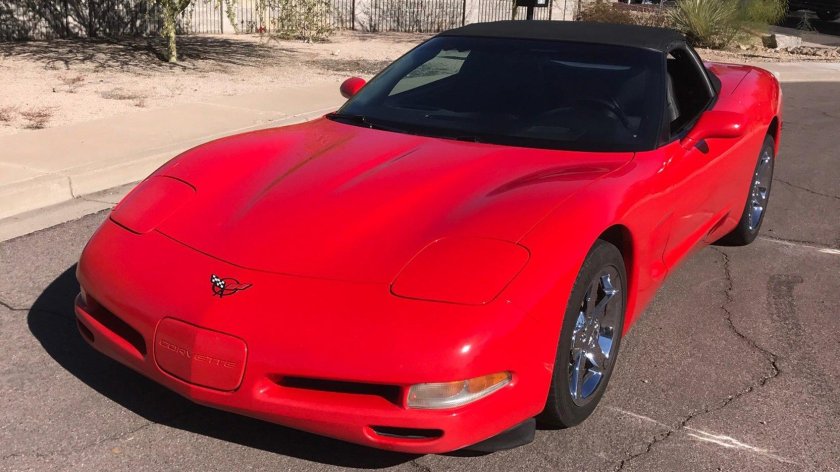 Chevrolet Corvette красный