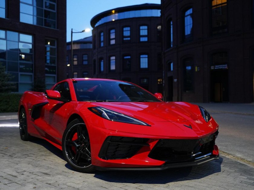 Chevrolet Corvette красный