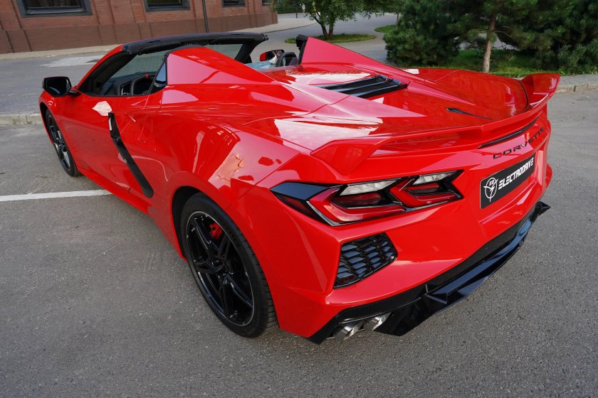 Шевроле Корвет 2022