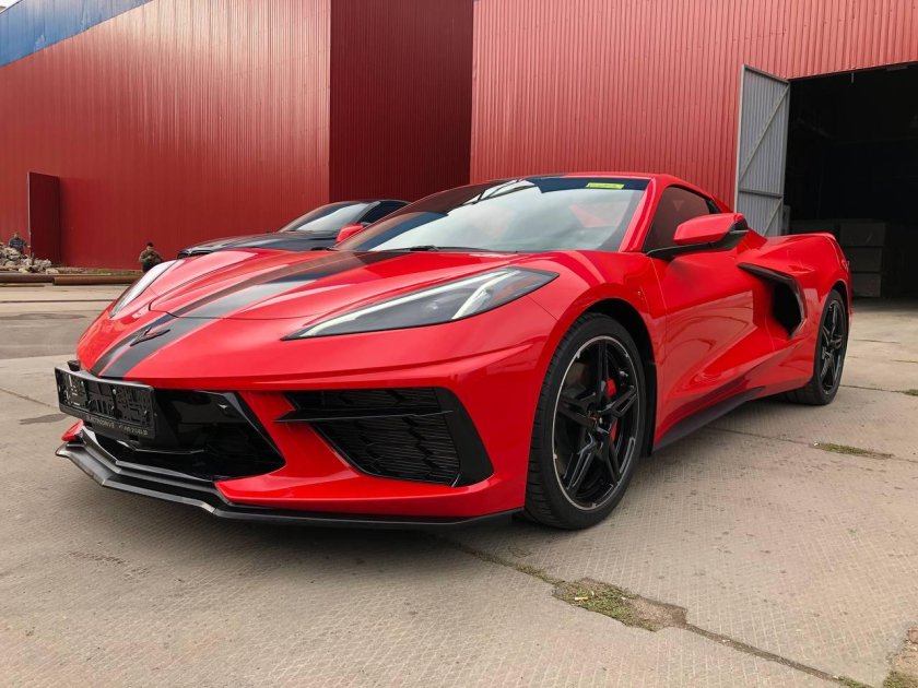 Chevrolet Corvette красный