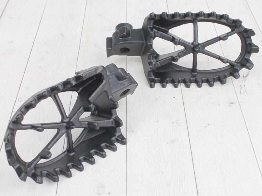 Водительские подножки на мотоцикл