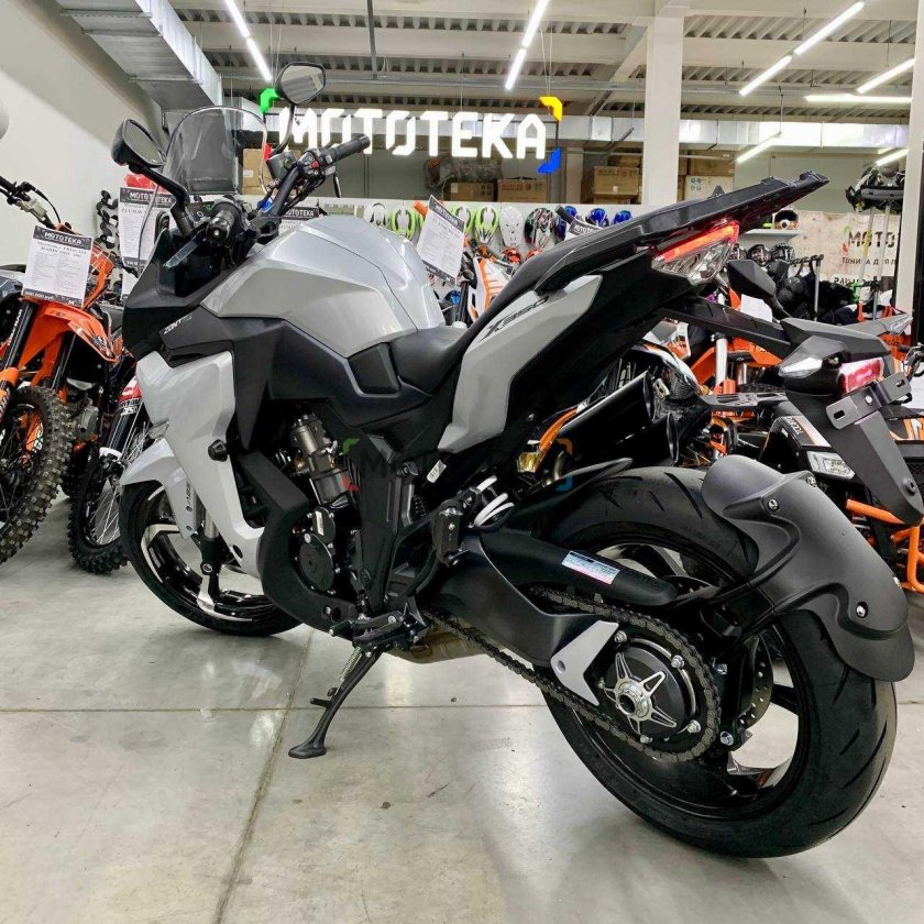 Мотоцикл дорожный