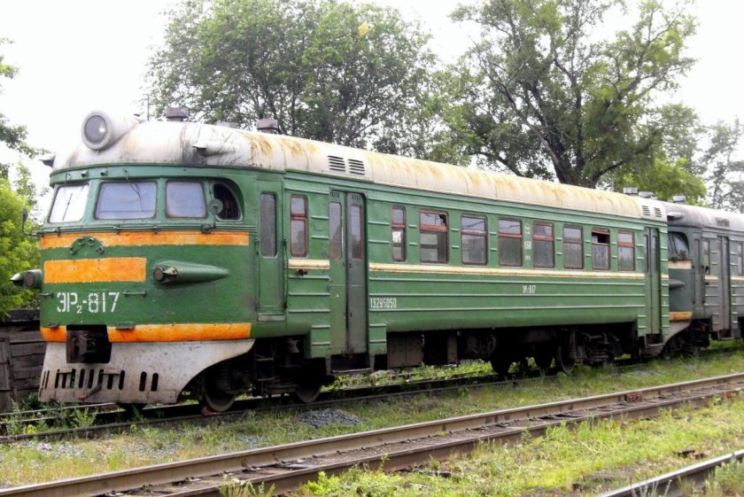 Головной вагон электропоезда эр2