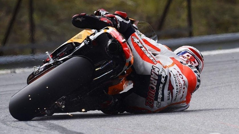 Мотоцикл в повороте