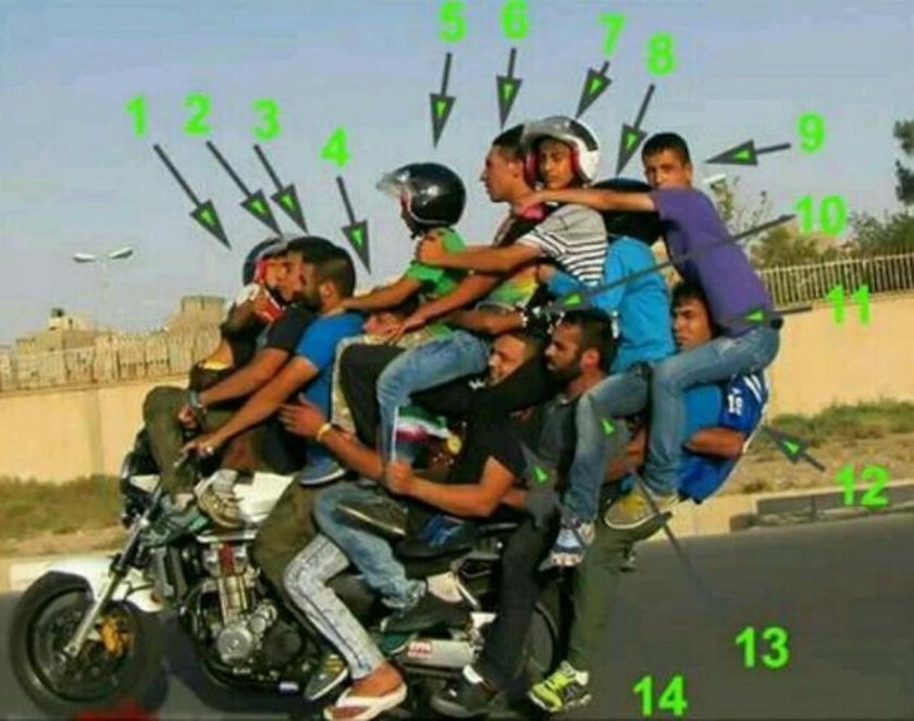 Много людей на мопеде